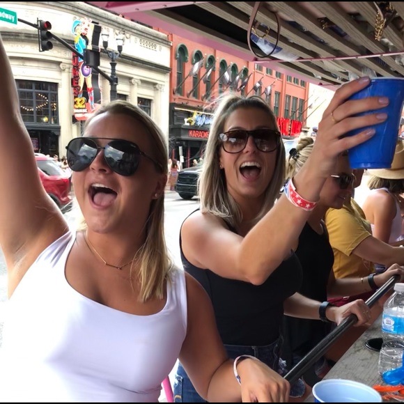 Meet your Posher, Lacey - Picture 6 of 6